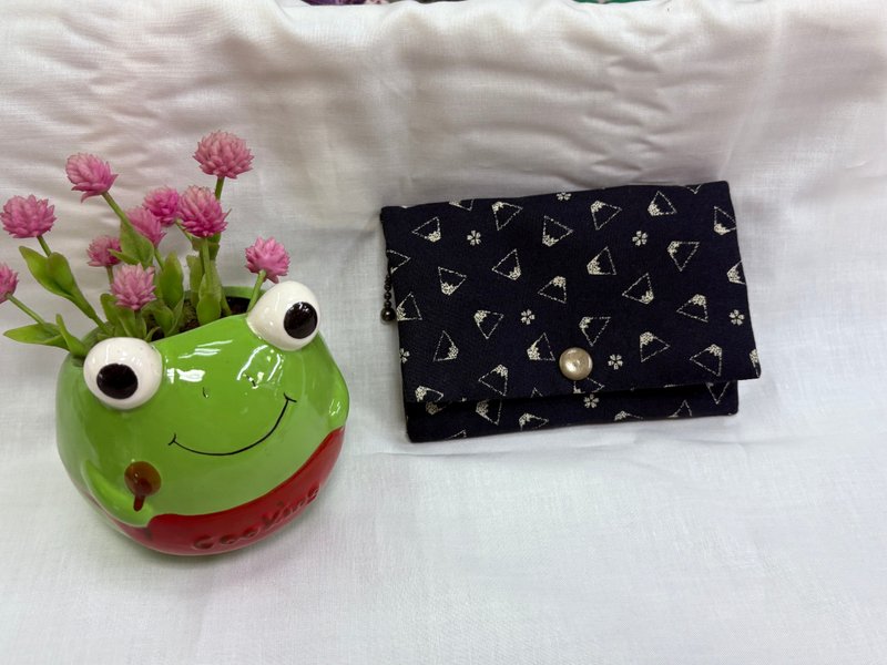 多層次零錢包-黑底富士山 - 零錢包/小錢包 - 棉．麻 紅色