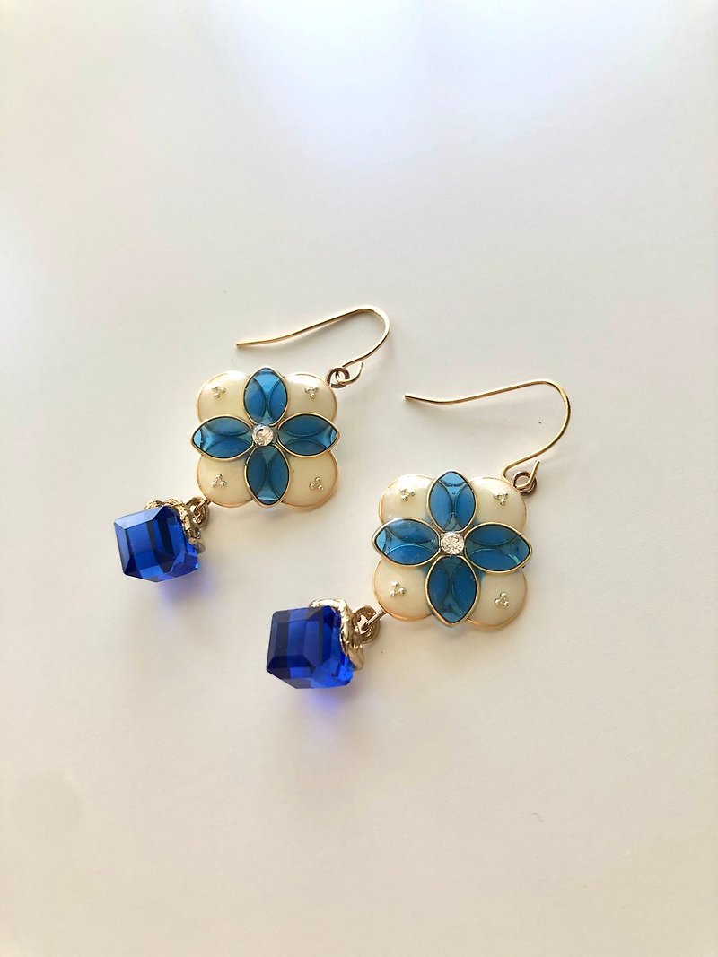 [Limited Edition] Window Flower Impression Earrings [Time Jewelry Box-Royal Blue] - ต่างหู - เรซิน สีน้ำเงิน