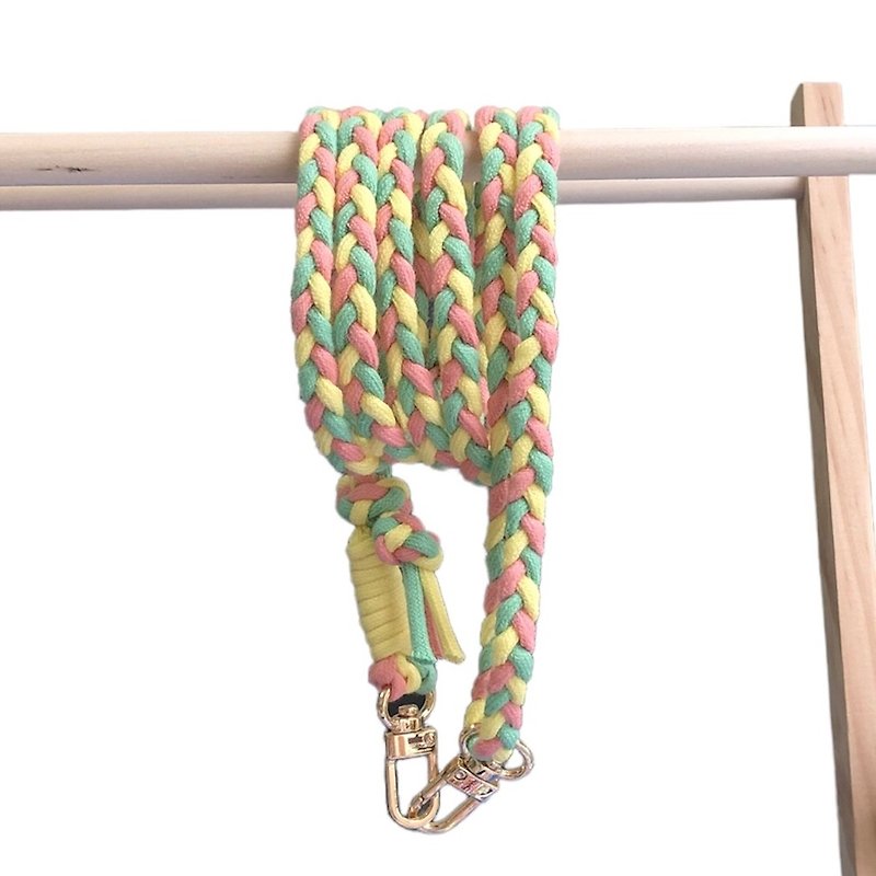 CDG fine model/can be customized. Braided mobile phone lanyard. Adjustable mobile phone strap. Can be hung around the neck. Gift - เชือก/สายคล้อง - ผ้าฝ้าย/ผ้าลินิน สีเขียว