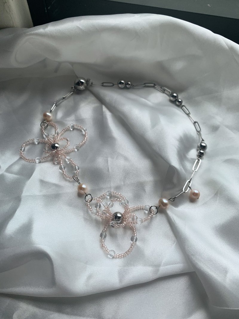 Clavicle chain with floral fragrance, natural pearls, exaggerated large flowers, limited edition pink - Necklaces - Stainless Steel 