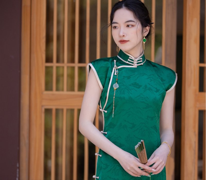 Qianlijiangshan New Chinese Retro High-end Atmosphere Girl Ancient Cheongsam - กี่เพ้า - เส้นใยสังเคราะห์ สีเขียว