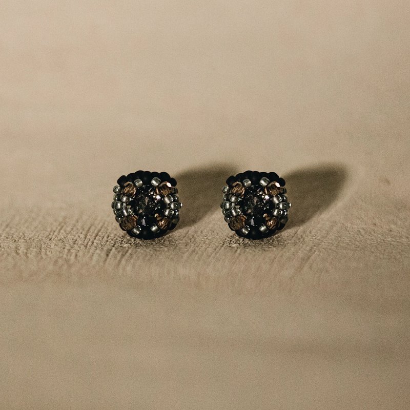 Caravan Solo Studs Earrings - Night Shadow Black - ต่างหู - แก้ว สีดำ