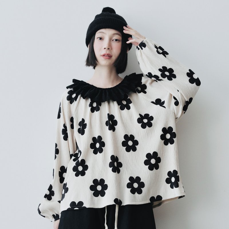 Black and white floral crumpled lace top - เสื้อผู้หญิง - วัสดุอื่นๆ สีกากี