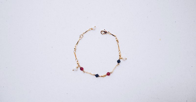 Collection-Bracelet--Contrast color crystal bead freshwater pearl bracelet - สร้อยข้อมือ - โลหะ หลากหลายสี