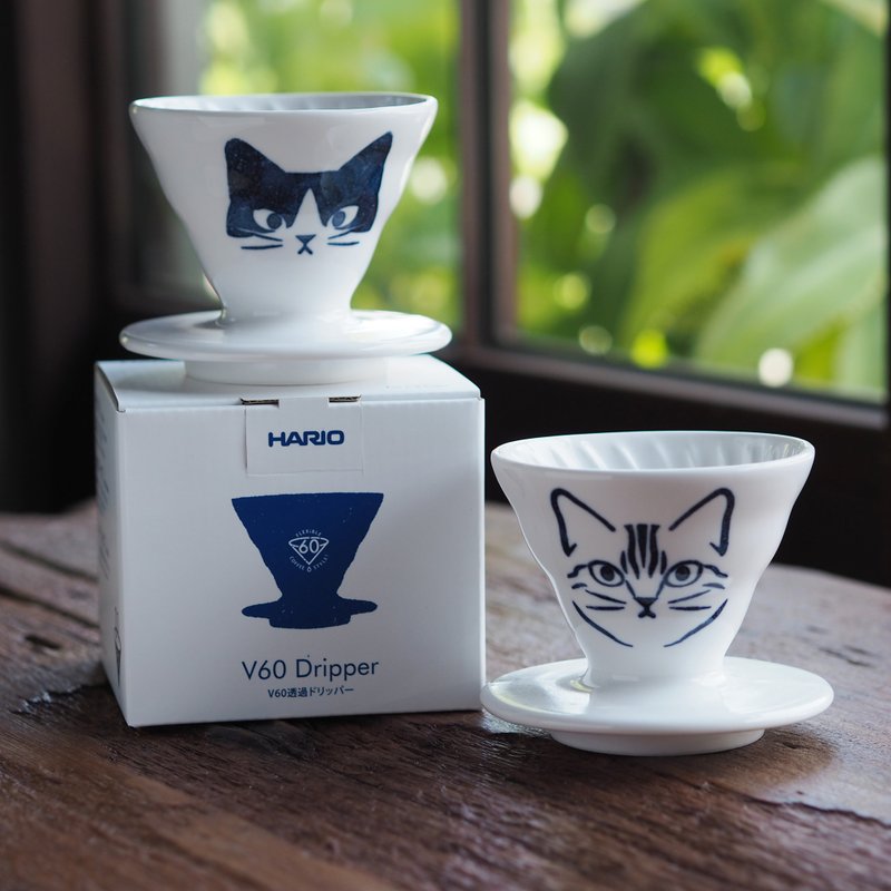 預購【HARIO聯名】貓咪青花瓷 V60 咖啡濾杯 - 咖啡壺/咖啡器具 - 瓷 白色