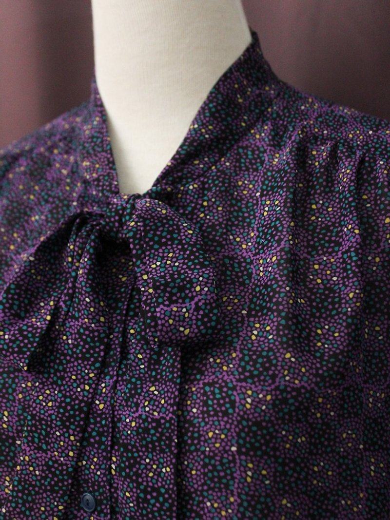 Vintage Japanese elegant geometric dot point collar starry purple long sleeve vintage shirt - เสื้อเชิ้ตผู้หญิง - เส้นใยสังเคราะห์ สีม่วง