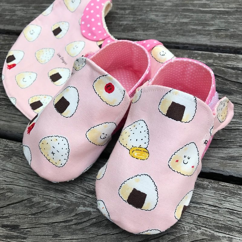Cute Royal Rice Ball <Pink> Miyake Gift Box - Toddler Shoes + Bib - ของขวัญวันครบรอบ - ผ้าฝ้าย/ผ้าลินิน สึชมพู