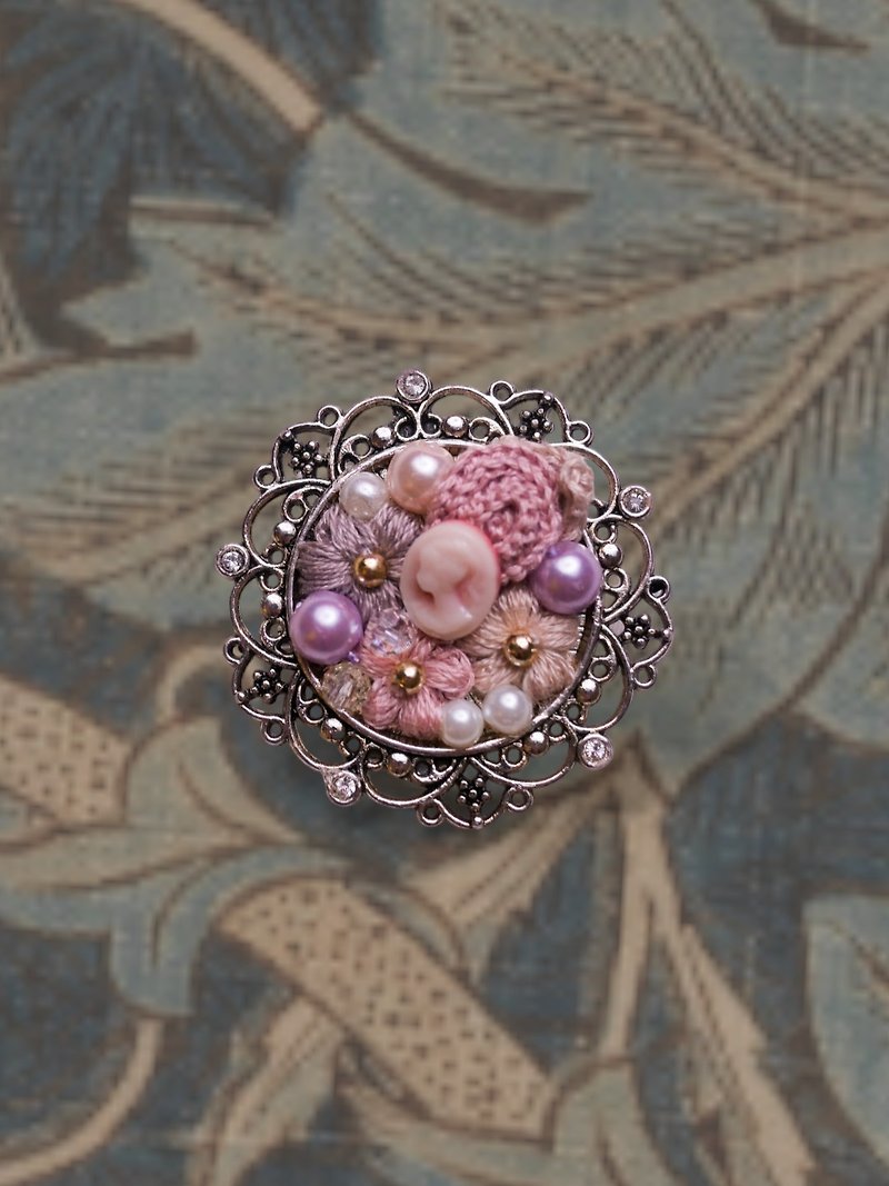 Petal Box Jewelry Box Brooch - Dazzling Pink - Brooches - Thread Pink