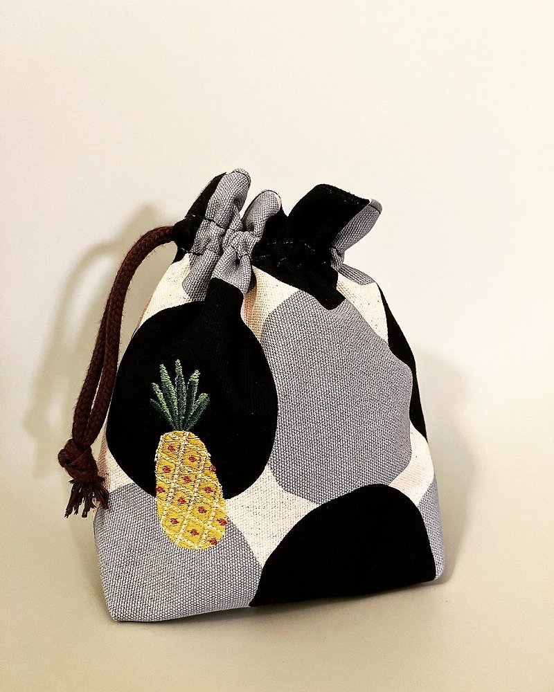 Tiny big pineapple single side drawstring pocket - กระเป๋าใส่เหรียญ - ผ้าฝ้าย/ผ้าลินิน 