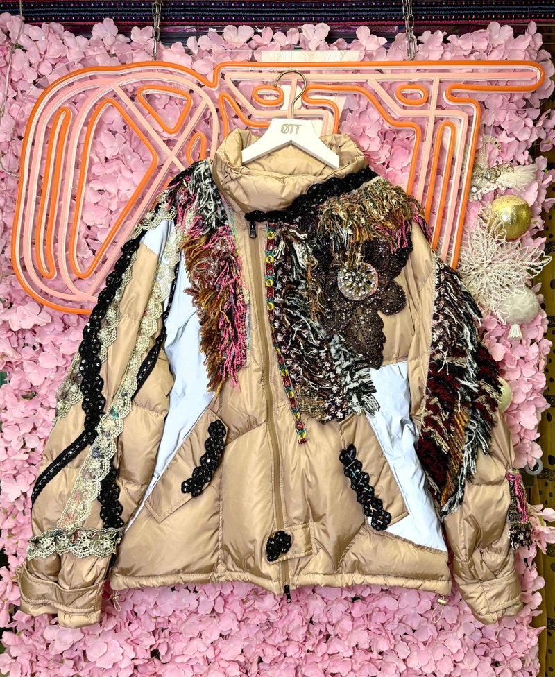 OTT One-of-a-Kind • Unique Japanese-Inspired Ultra-Intricate Hand-Woven Tweed with Embroidery, Sequins, and Glow-in-the-Dark Fabric Down - เสื้อแจ็คเก็ต - ขนแกะ หลากหลายสี