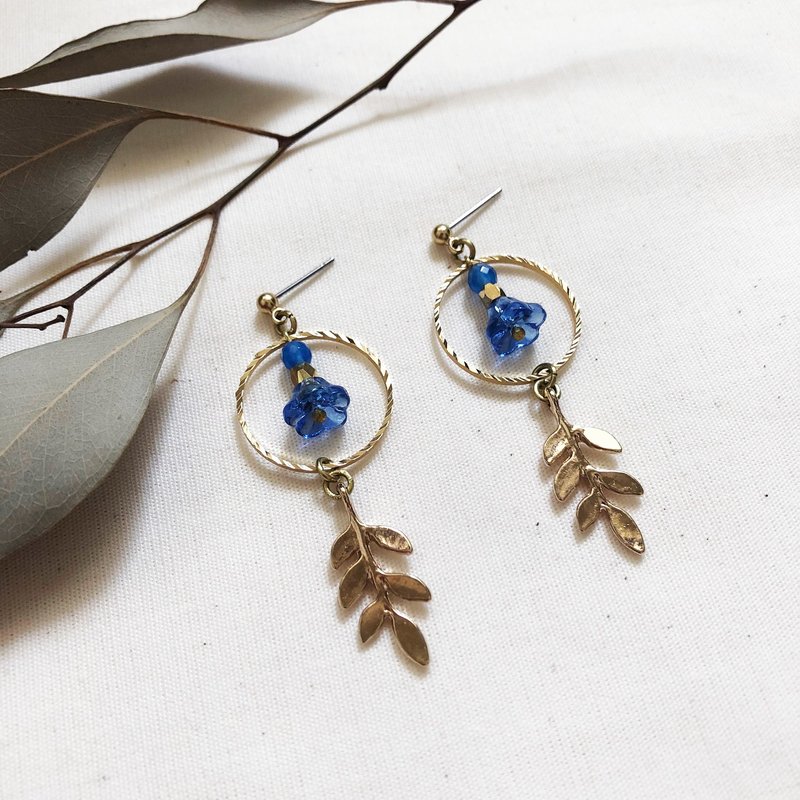 Bronze leaf earring Clip-On blue flowers can be changed - ต่างหู - โลหะ สีน้ำเงิน