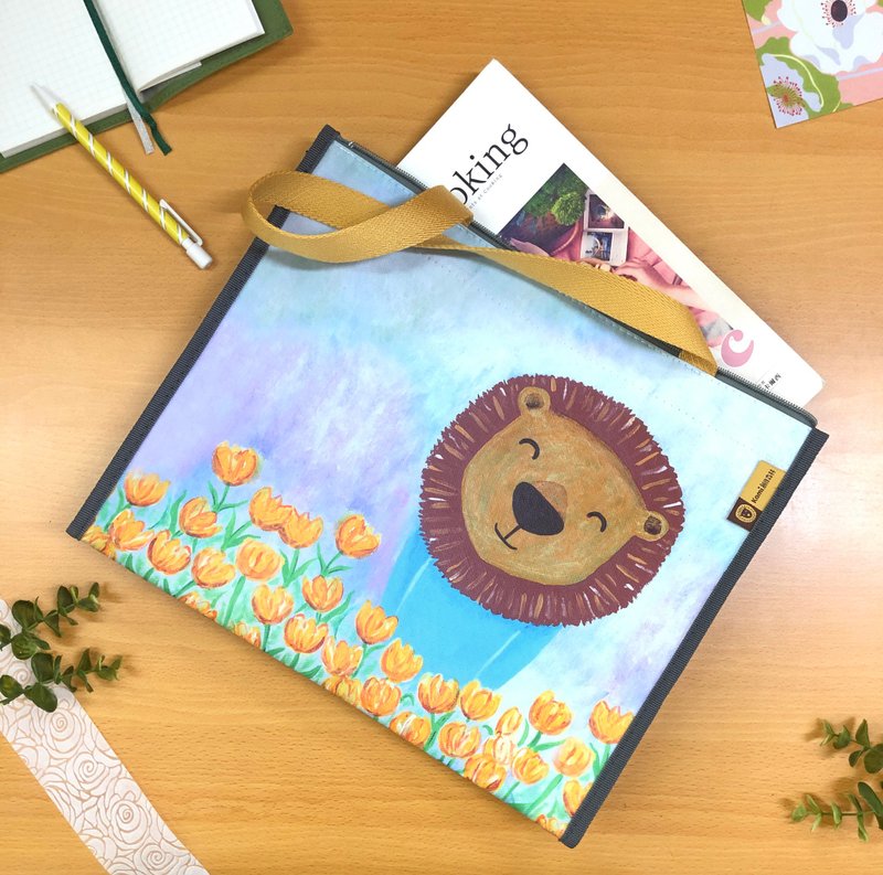 Sunny Bag x Kami創作森林 橫式拉鍊包-鬱金香大頭獅 - 手提包/手提袋 - 其他材質 紫色