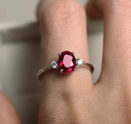 赤色宝石 シルバーリング 宝石の女王」鮮やかな赤色ルビー 四角カット SV925シルバー