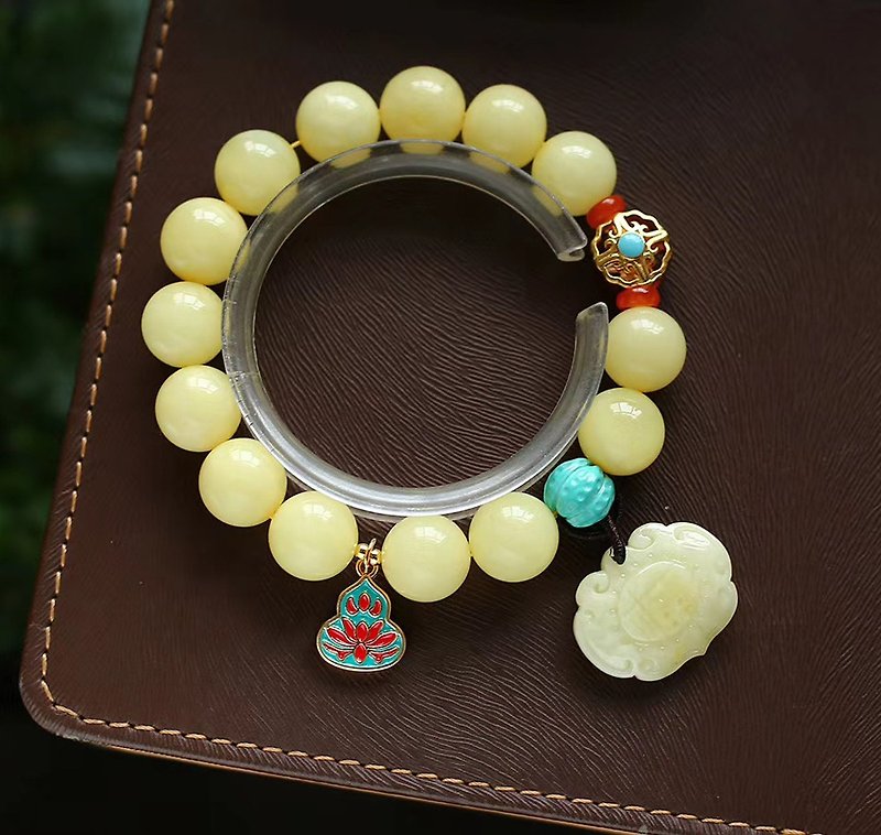 Need pure natural honey Wax Baimi bracelet with turquoise beads decorated with ancient gold pendant wishful natural honey Wax - Bracelets - Gemstone 