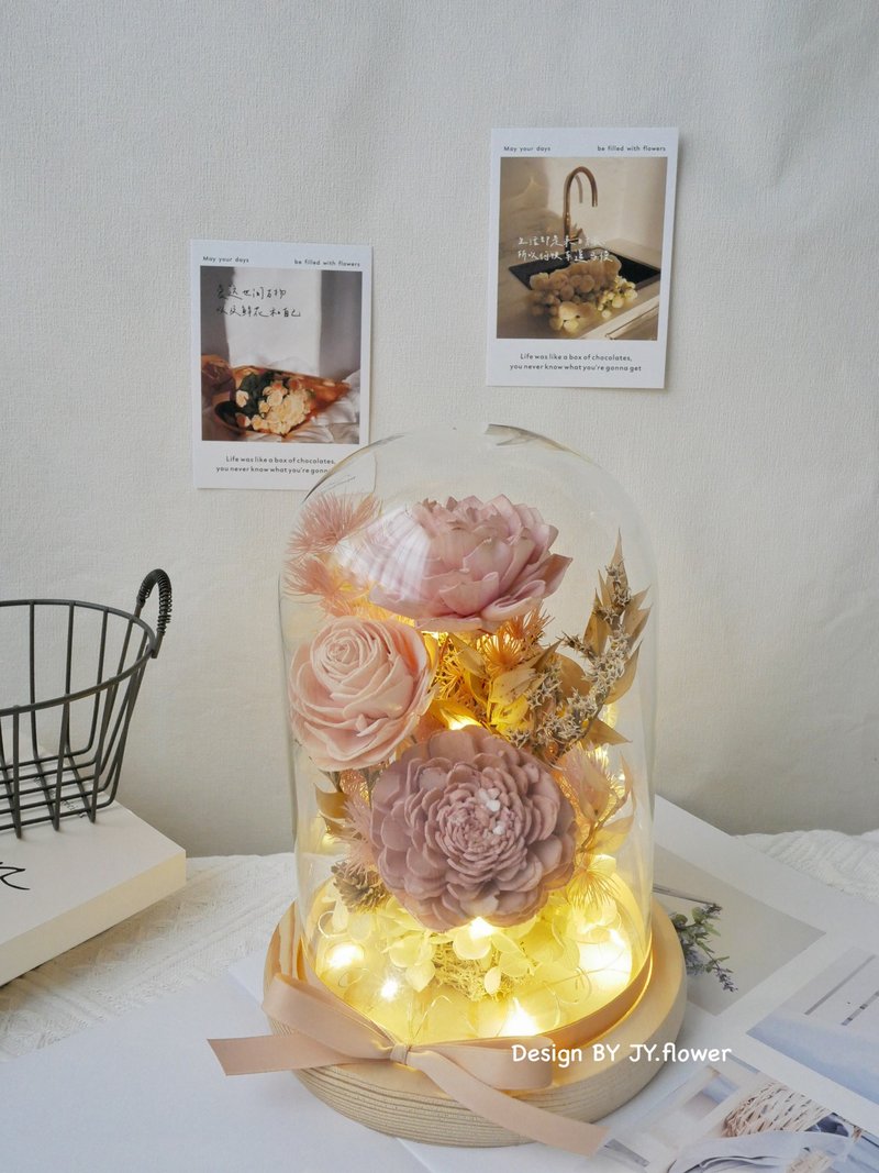 Dried flower glass cover night light [light nude skin powder] newlywed/Valentine's Day gift/birthday gift/Mother's Day - โคมไฟ - พืช/ดอกไม้ สีกากี