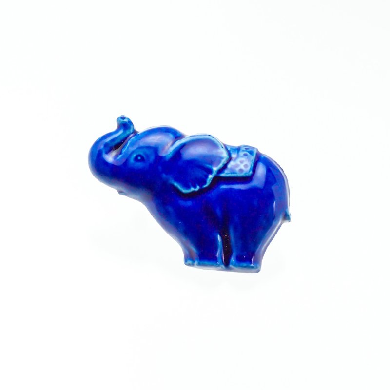 ceramics brooch elephant cobalt blue - เข็มกลัด - ดินเผา สีน้ำเงิน
