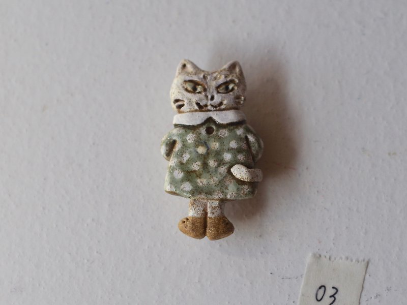 cat with polka dot dress 03 クリスマスギフト - Brooches - Pottery Blue
