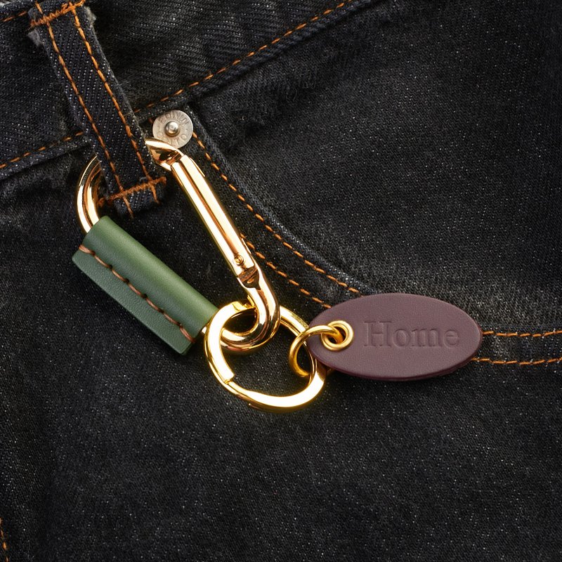 พวงกุญแจ Carabiner หุ้มหนังแท้ - Handmade - พร้อมป้ายหนังแท้สลักชื่อของคุณ - ที่ห้อยกุญแจ - หนังแท้ สีนำ้ตาล