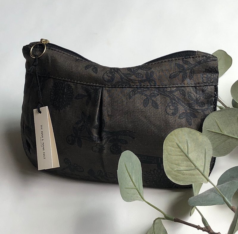 Printed Linen pouch brown color - กระเป๋าเครื่องสำอาง - ผ้าฝ้าย/ผ้าลินิน สีนำ้ตาล