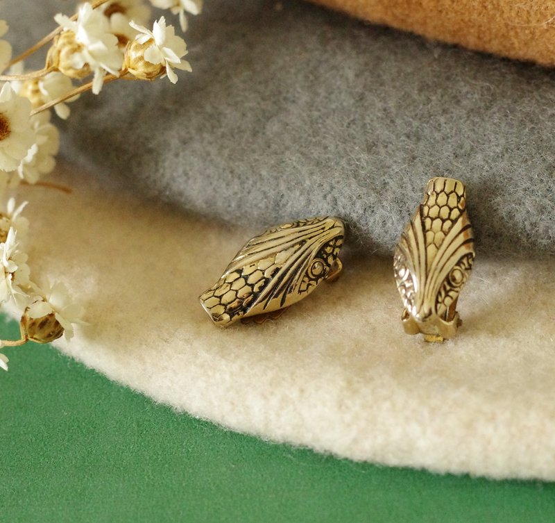 ヴィンテージ ゴールド 黒ライン スネークヘッド アニマル クリップイヤリング CORO C1057 - ピアス・イヤリング - 金属 ゴールド