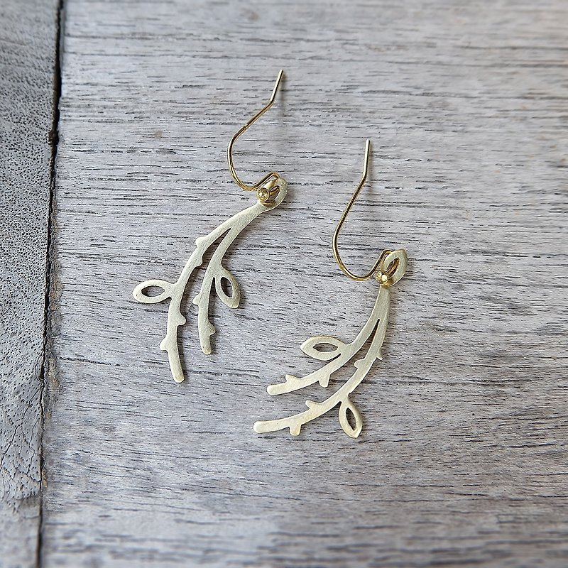 Willow branch earrings (brass hand made) - 耳環/耳夾 - 銅/黃銅 金色
