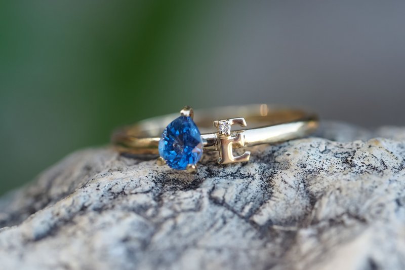 14k gold letter ring with sapphire and diamonds - 戒指 - 貴金屬 金色