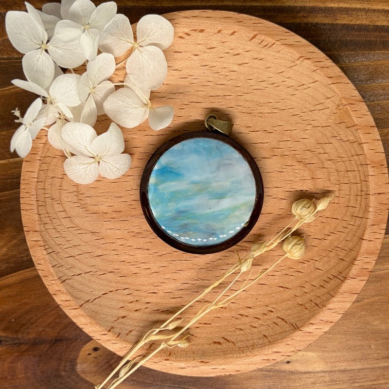 Recycled Bottle Cap Pendant Necklace - Blue White Gold Swirl NP014 - สร้อยคอ - วัสดุอีโค 