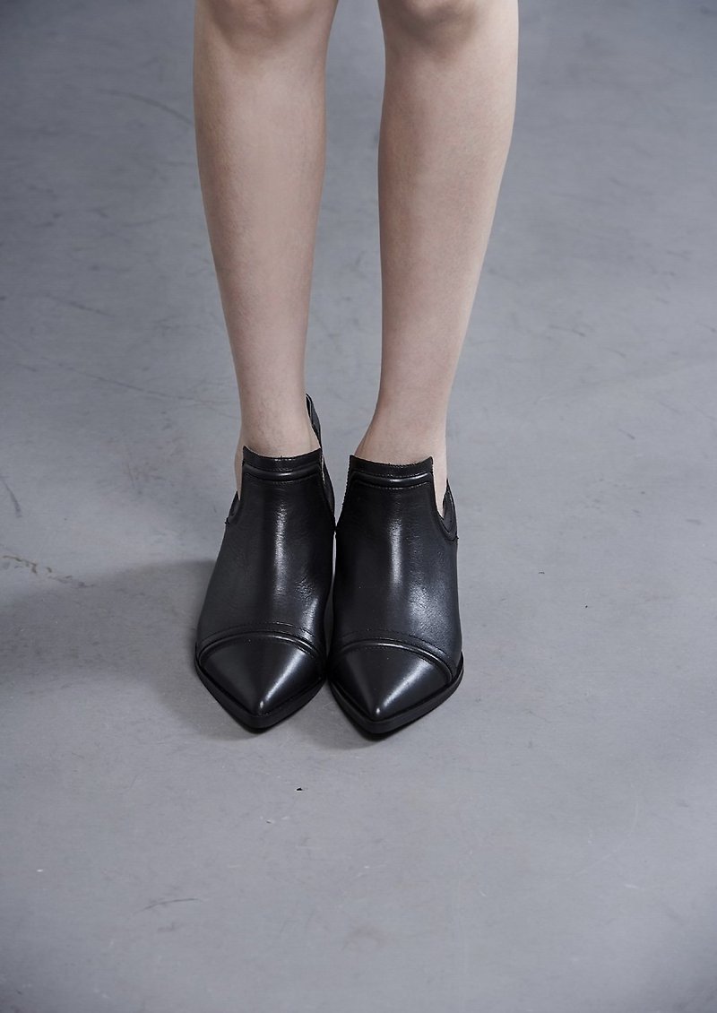 U mouth three-dimensional side digging short tube thick heel boots black - รองเท้าบูทสั้นผู้หญิง - หนังแท้ สีดำ
