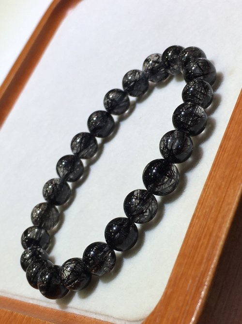 金運とリーダーシップの石、ブラックルチルクォーツ。ブラジル産天然