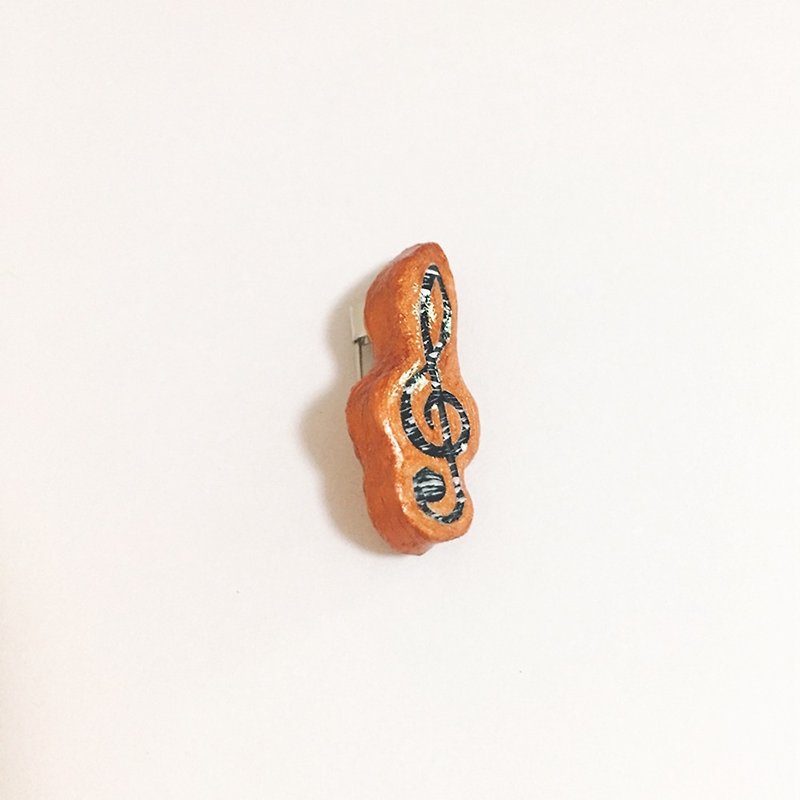 Clay notes clef pin brooch handmade hand-made hand-painted - เข็มกลัด - ดินเหนียว สีส้ม