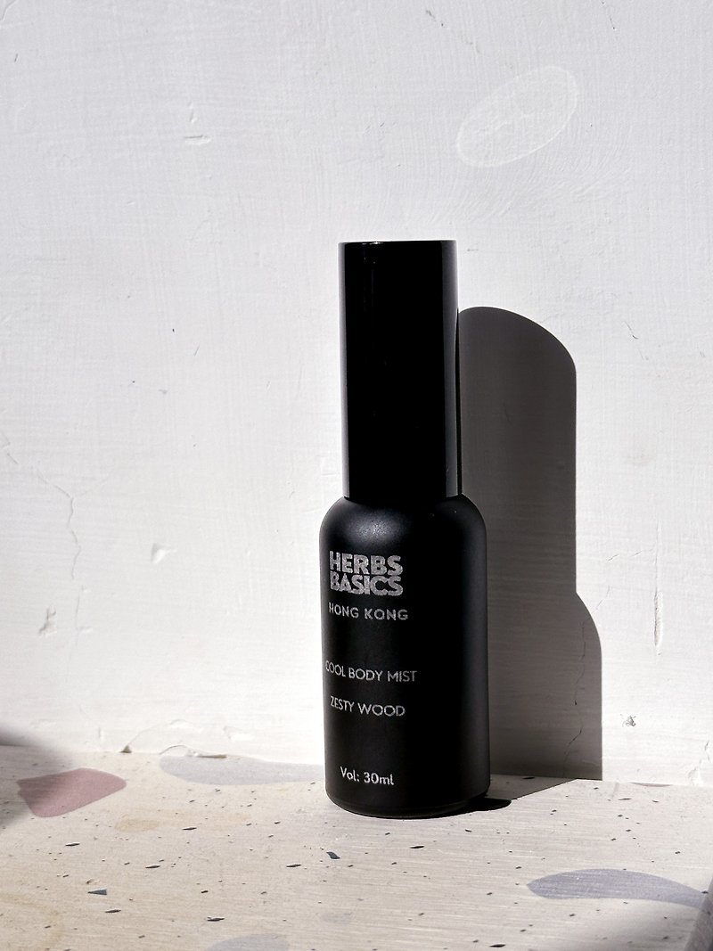 Cooling Body Mist - Zesty Wood - Perfumes & Balms - Essential Oils Black