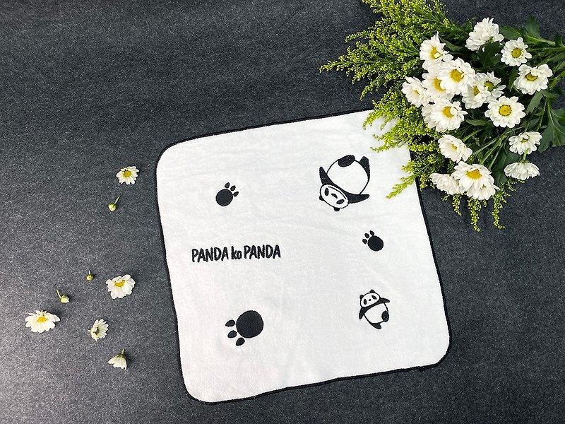 [Panda Family] x AT studio design electric embroidered small square scarf | red panda footprints - ผ้าเช็ดหน้า - ผ้าฝ้าย/ผ้าลินิน 