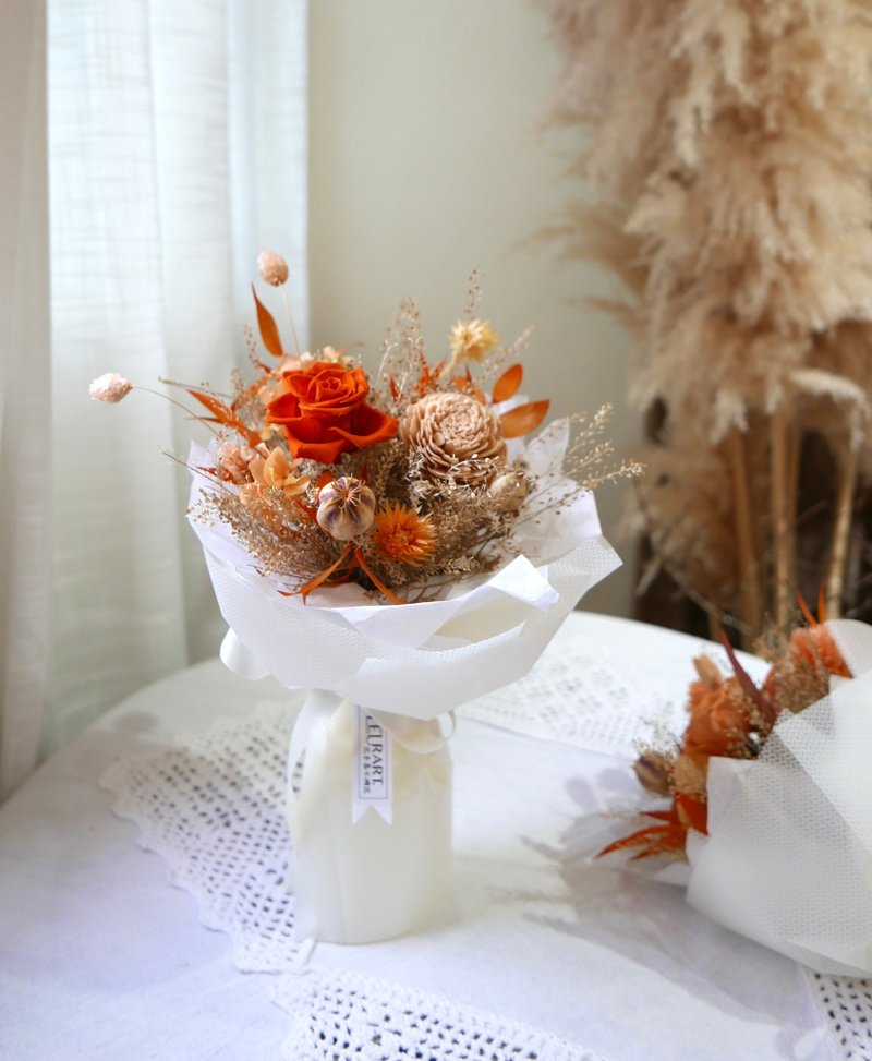 Vibrant Orange Preserved Flower Bouquet Preserved Flower Bouquet with Bag/Preserved Flowers/Valentine's Day/Graduation/Confession - ช่อดอกไม้แห้ง - พืช/ดอกไม้ หลากหลายสี