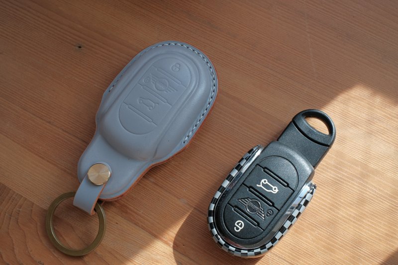 Handmade Leather mini cooper  key Case.Car Keychain.Car Key Cover Holder. - ที่ห้อยกุญแจ - หนังแท้ หลากหลายสี