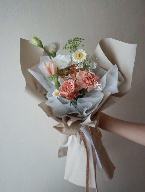 時葳花園花藝設計 卡布奇諾 溫柔奶茶 康乃馨 鬱金香 鮮花花束 /限臺中地區