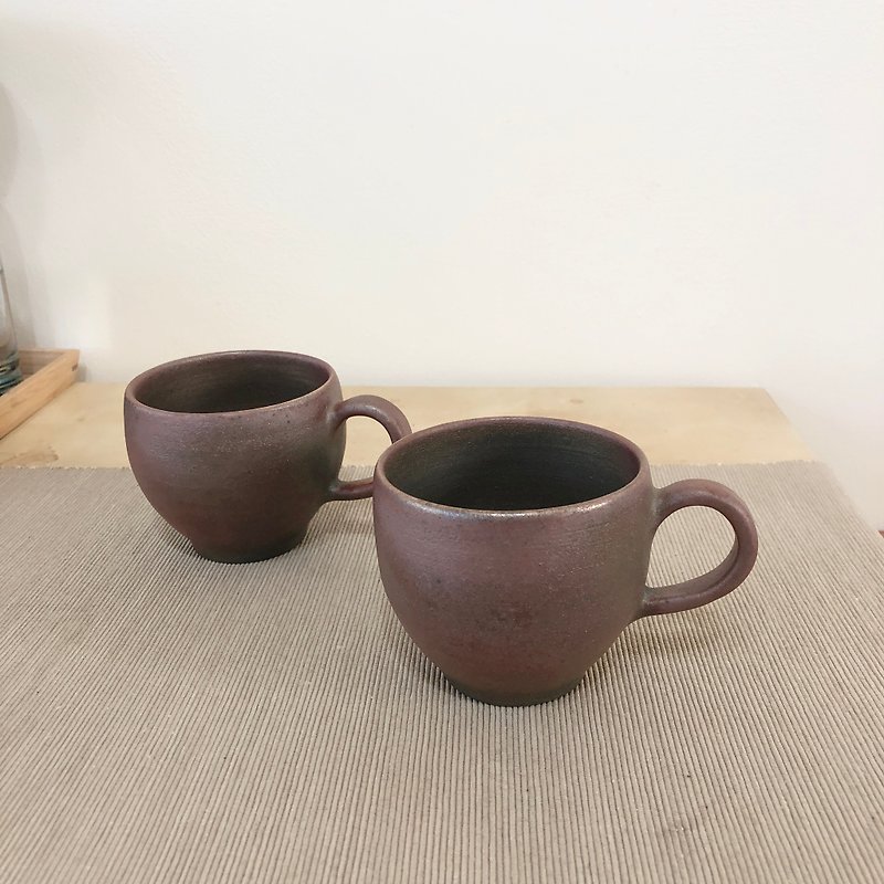 Wood-fired pottery small-capacity single-product hand-made coffee mugs and mugs - แก้วมัค/แก้วกาแฟ - ดินเผา สีม่วง