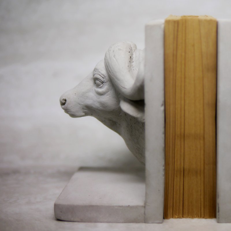 Cement 。Bookends- Scented Fragrance Stone Diffuser。『Africa buffalo』 - Items for Display - Cement Gray