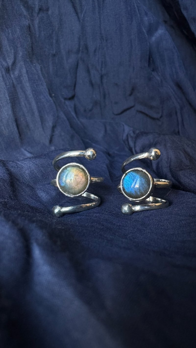 Planet | Sterling Silver Labradorite Ring - แหวนทั่วไป - เงินแท้ หลากหลายสี