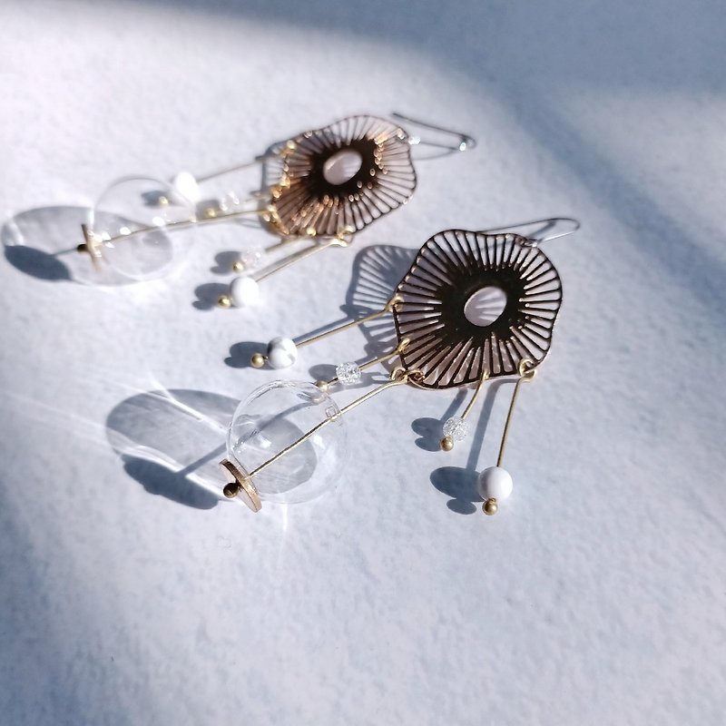 Bubble Dreamcatcher / earring / Clip-On/ Bronze/ glass / Stainless Steel ear - Earrings & Clip-ons - Glass White
