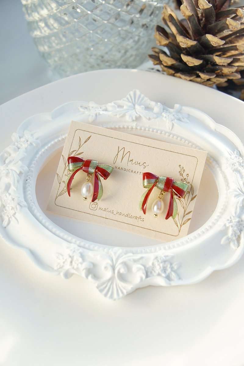 Bow-Handmade resin earrings Christmas gift - ต่างหู - เรซิน หลากหลายสี