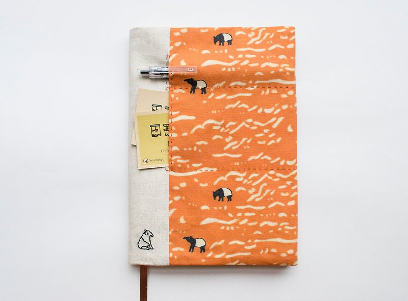 Tapir Tracks - adjustable A5 fabric bookcover - ปกหนังสือ - ผ้าฝ้าย/ผ้าลินิน หลากหลายสี