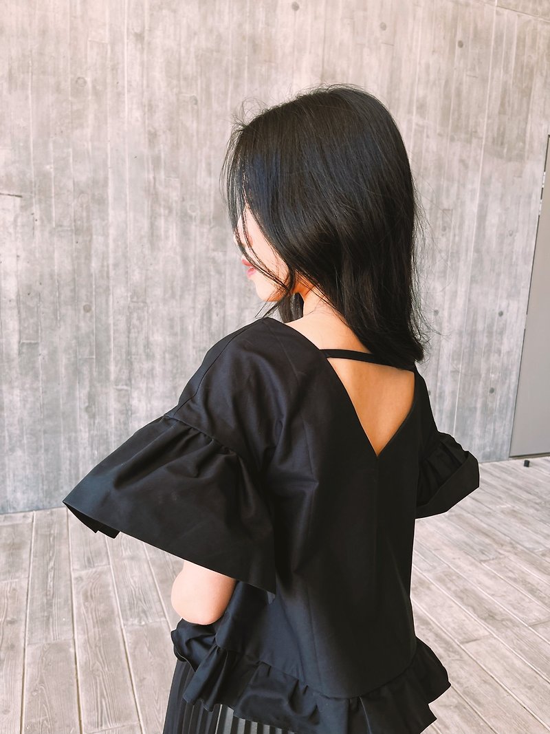 V- shape with strap& square collar ruffle top - 女裝 上衣 - 聚酯纖維 黑色