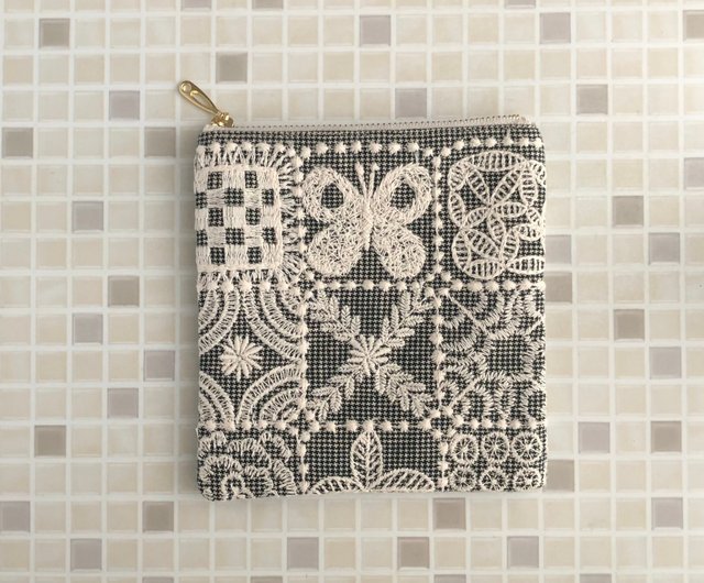mina perhonen 最新色総刺繍蝶ハンドメイドフラットポーチ小さめ