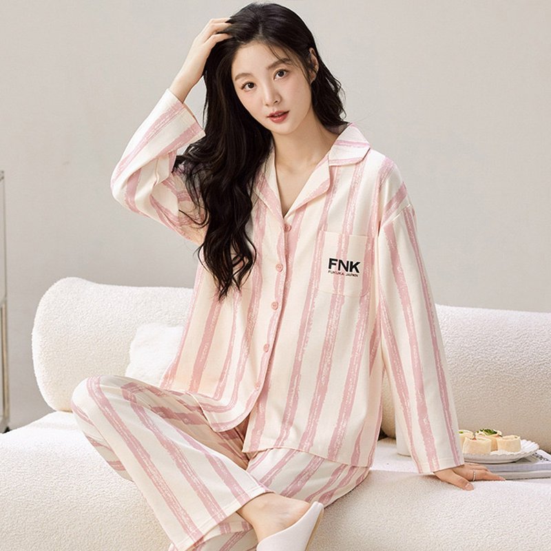 Pink Lady button-up painting straight stripe print wide version autumn and winter long-sleeved pajamas home wear - ชุดนอน/ชุดอยู่บ้าน - ไฟเบอร์อื่นๆ สึชมพู