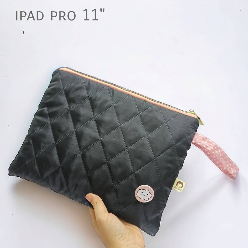 Handmade - tablet purse, polyester with plushy filling - 平板/電腦保護殼 - 聚酯纖維 卡其色