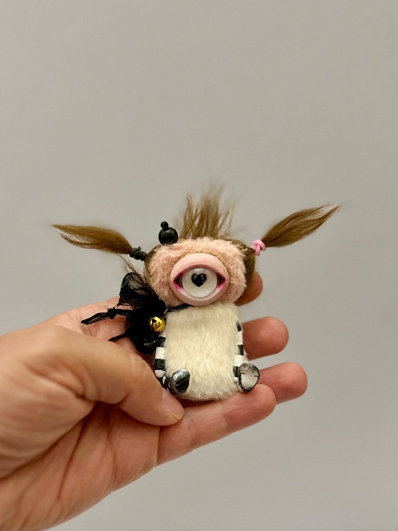 Cute ooak tiny cyclops - baby with cute ponytails hairstyle _ MADE-TO-ORDER! - 公仔/玩偶 - 其他材質 咖啡色