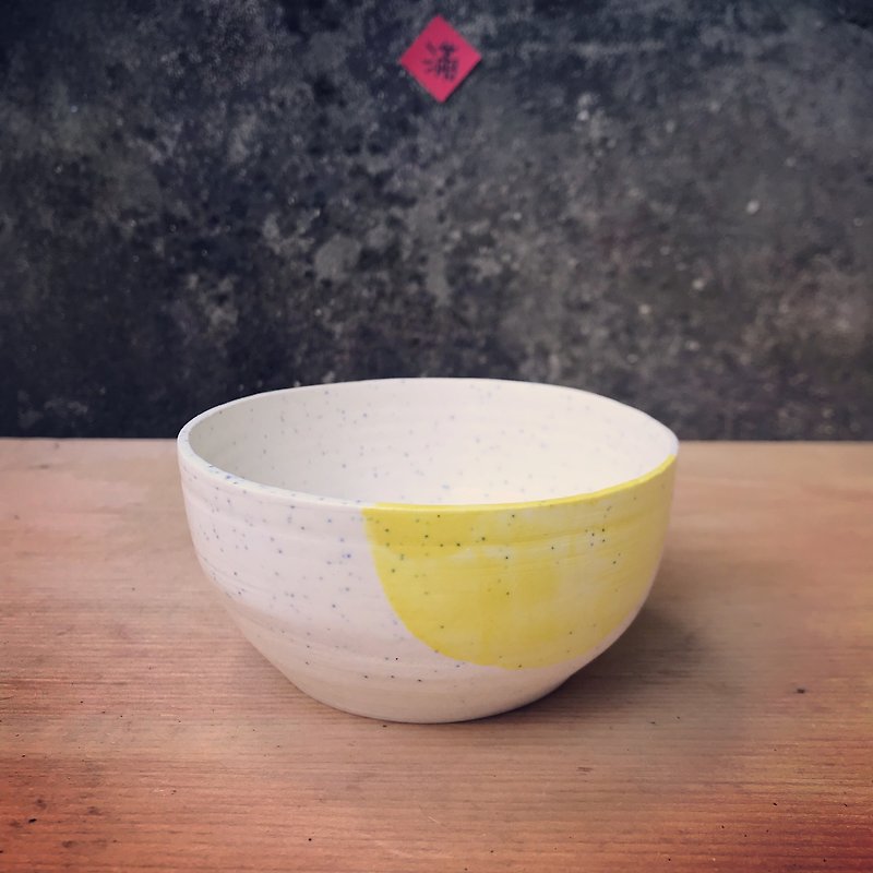 Biolight/rice bowl, soup bowl, tea bowl, warm nebula from Hokusaki Senkyo - Bowls - Pottery Yellow