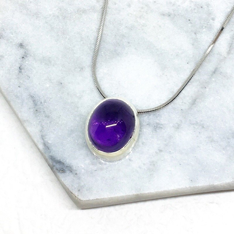 蛋面紫水晶925純銀簡約鑲邊鎖骨項鍊 尼泊爾手工鑲嵌製作 - 項鍊 - 寶石 紫色