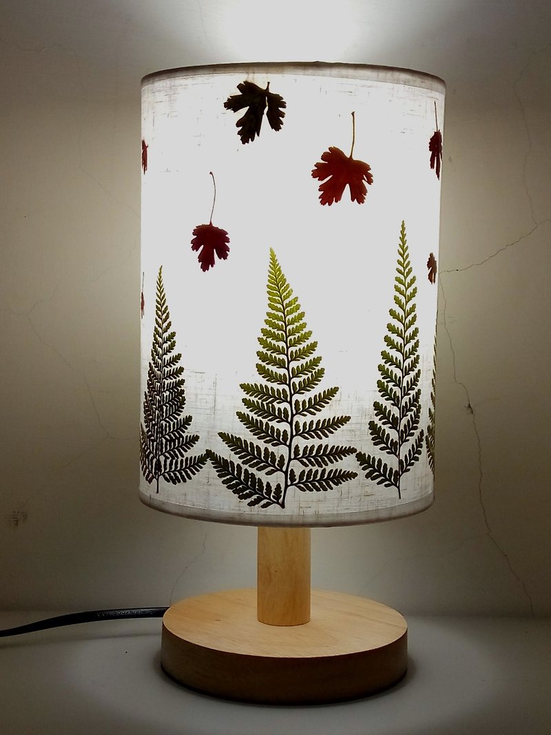 Handmade table lamps, Flax lampshade with real ferns and leaves - โคมไฟ - ลินิน หลากหลายสี
