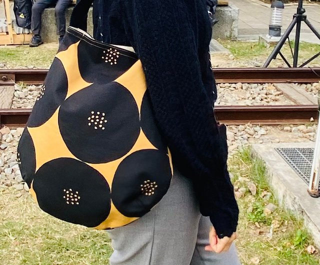 Large round and small dot shoulder bag. Japanese design cloth